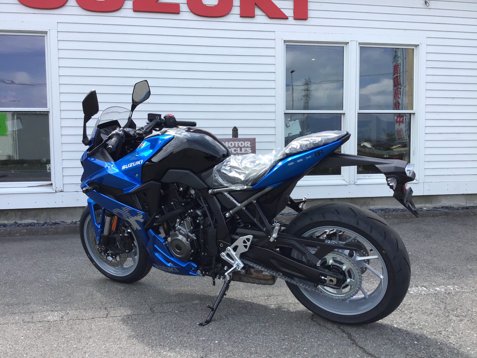 SUZUKI GSX-8R