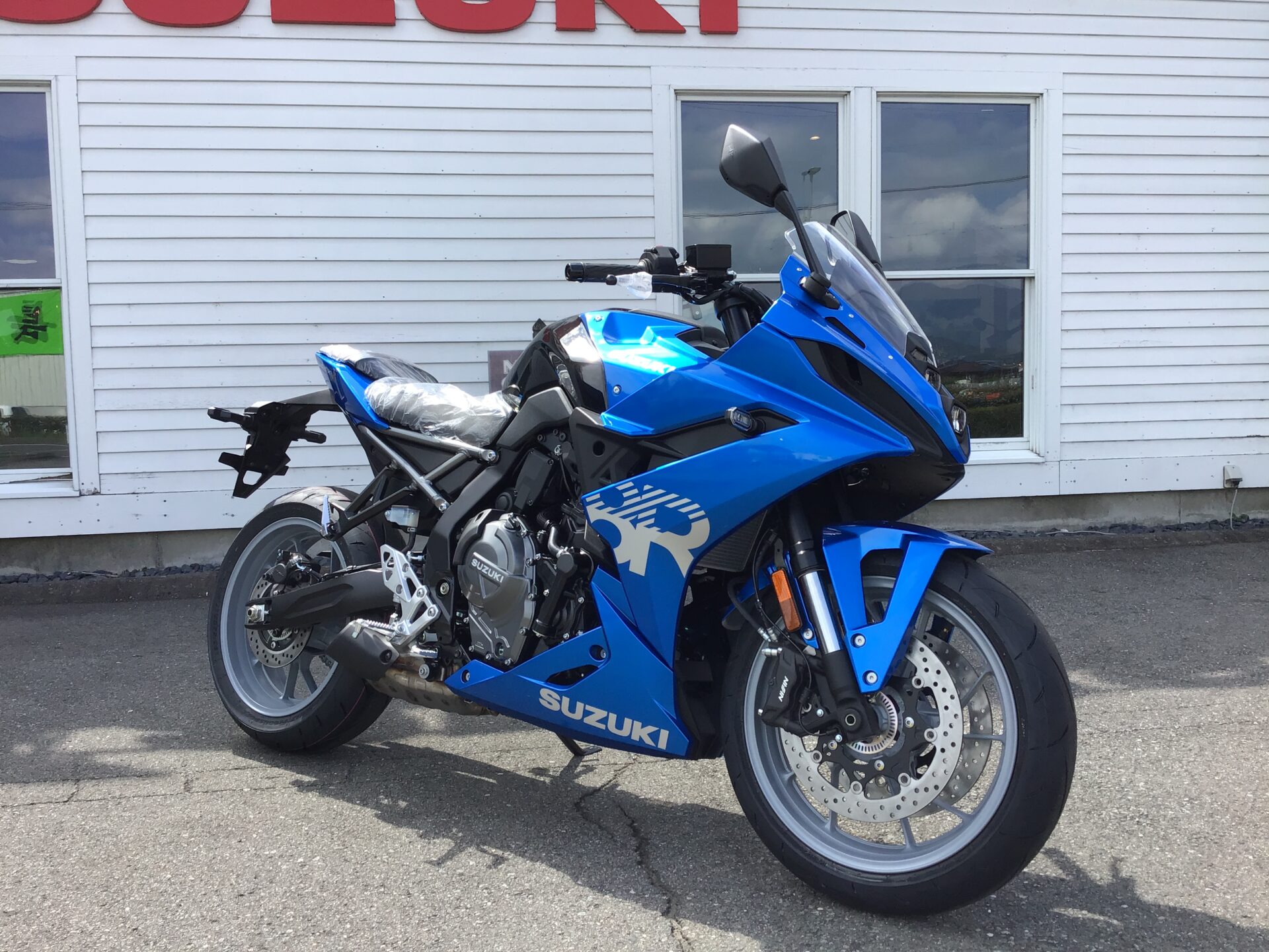 SUZUKI GSX-8R