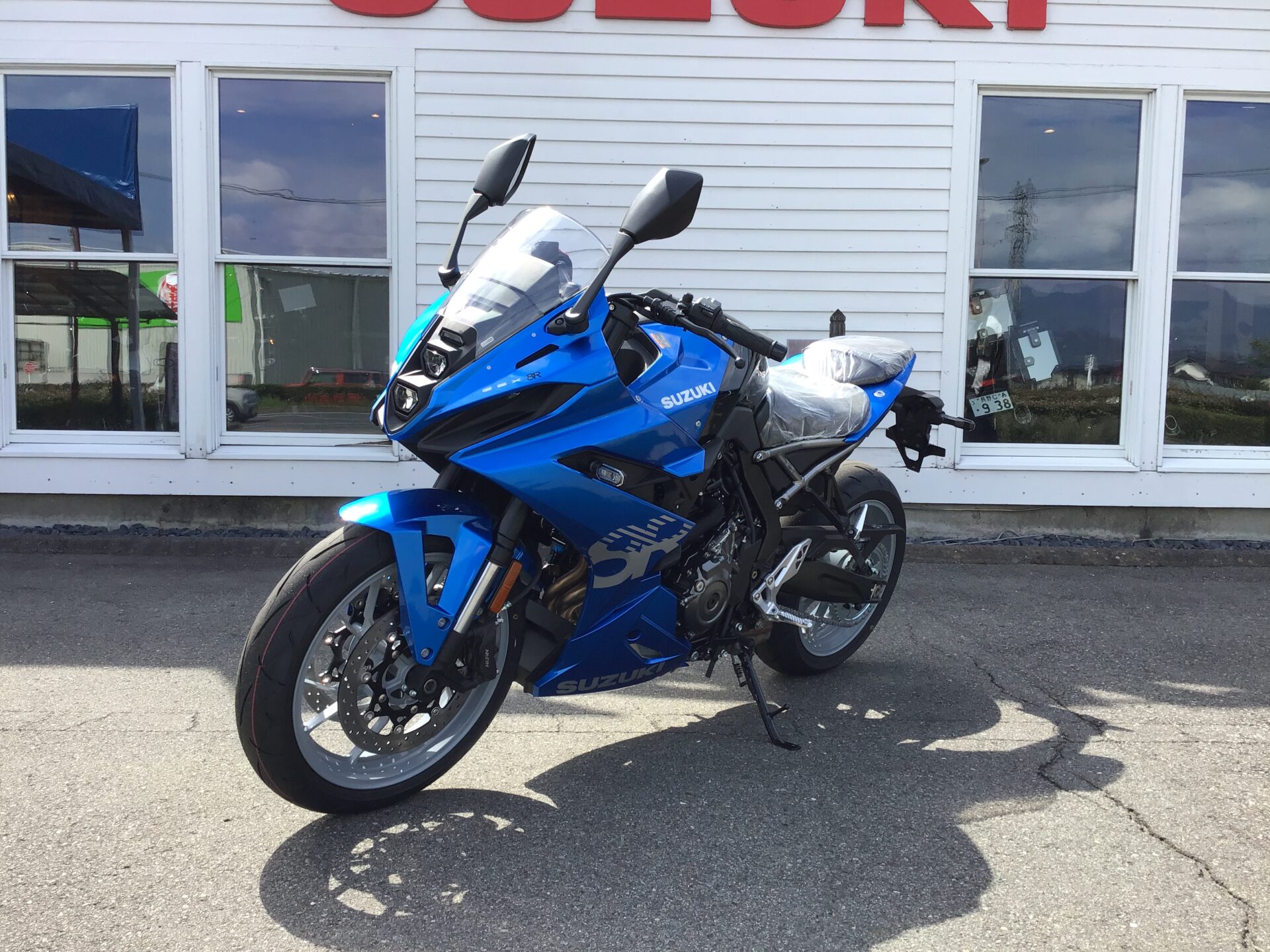 SUZUKI GSX-8R