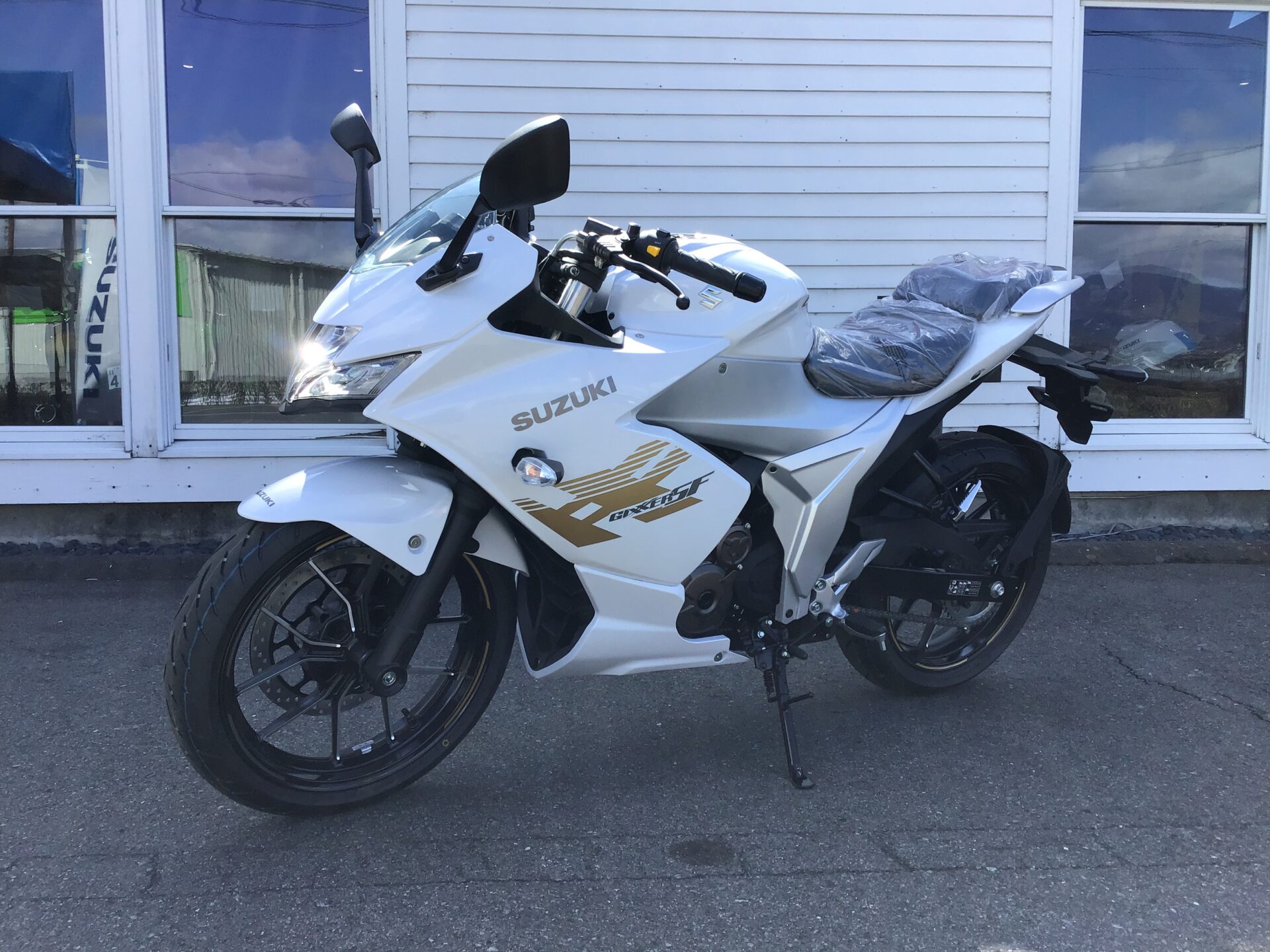 SUZUKI ジクサーSF250