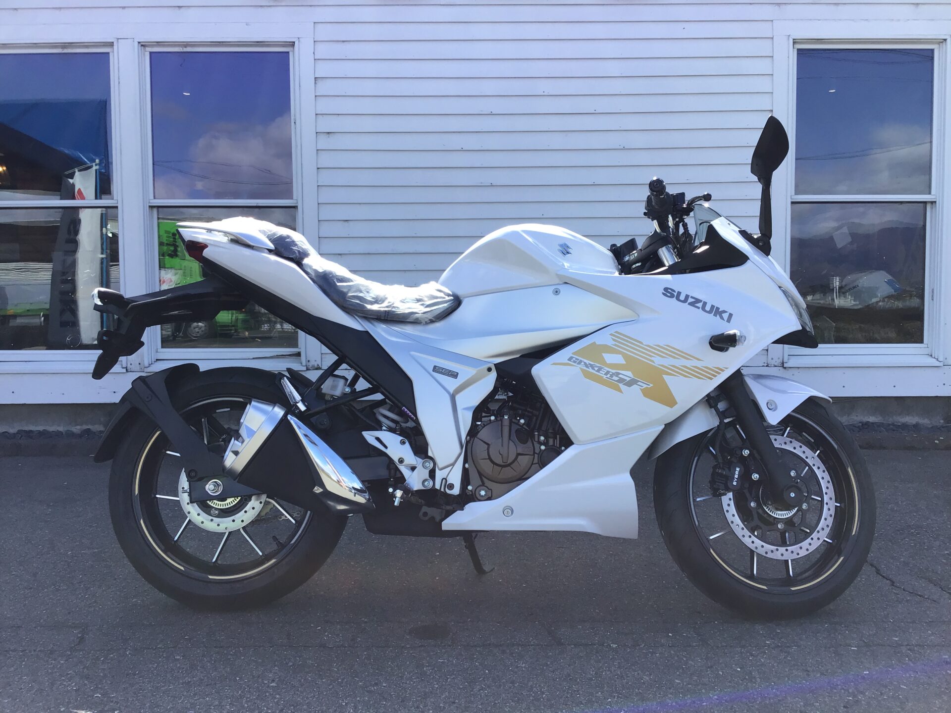SUZUKI ジクサーSF250