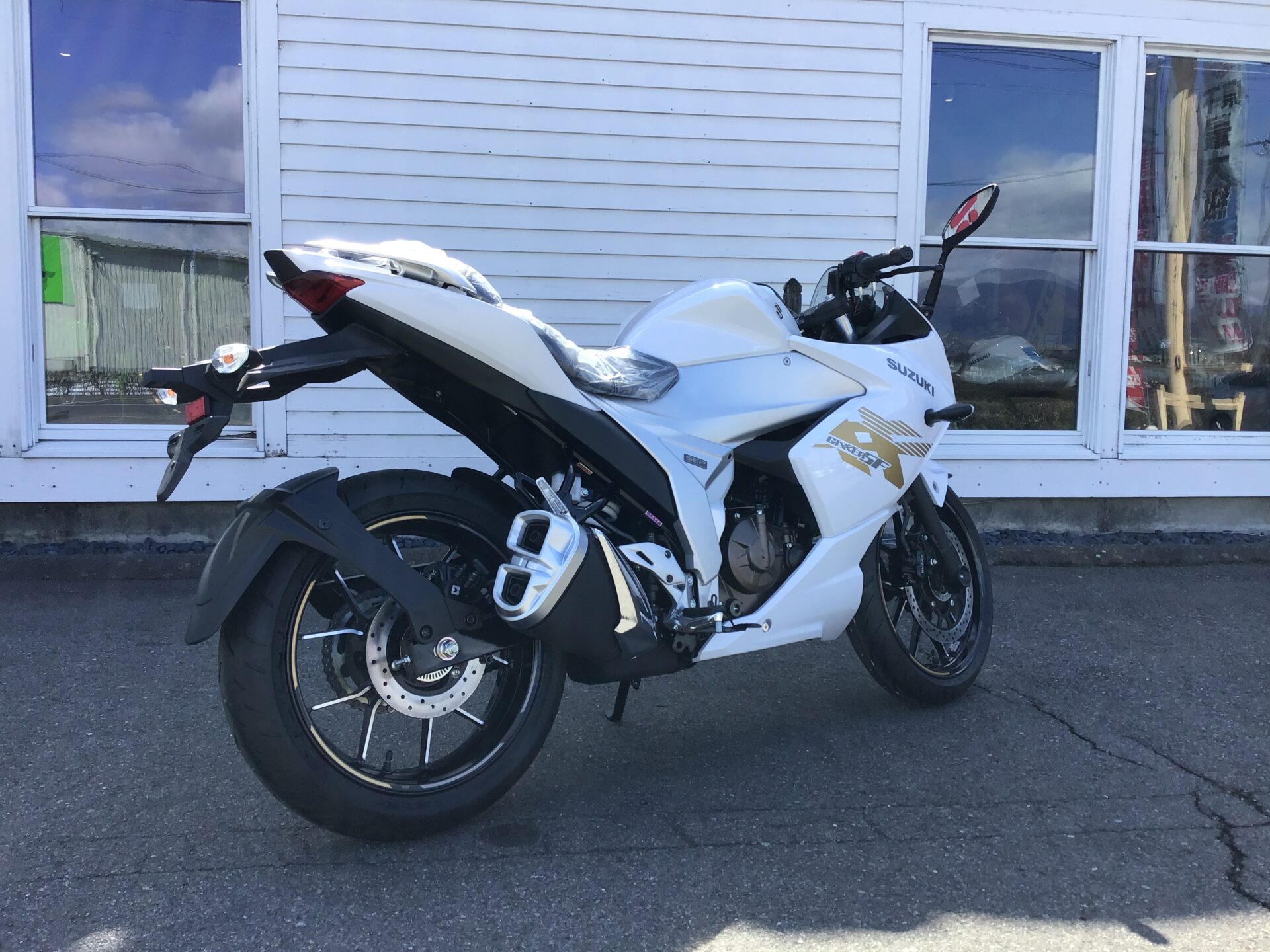 SUZUKI ジクサーSF250
