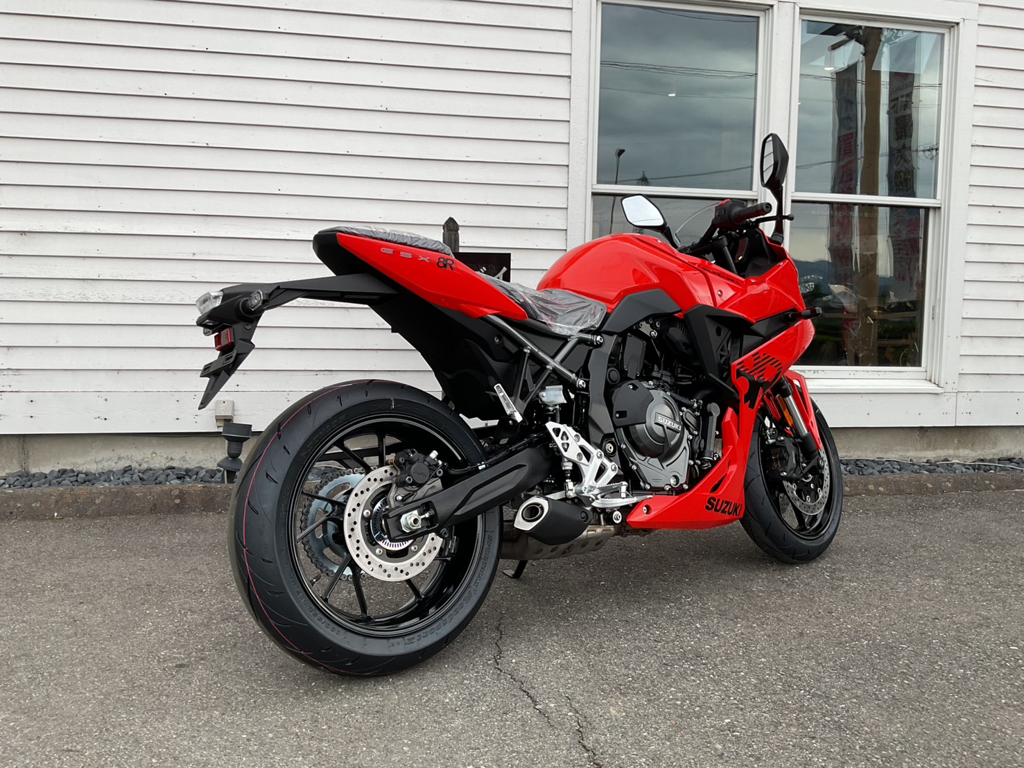 SUZUKI GSX-8R