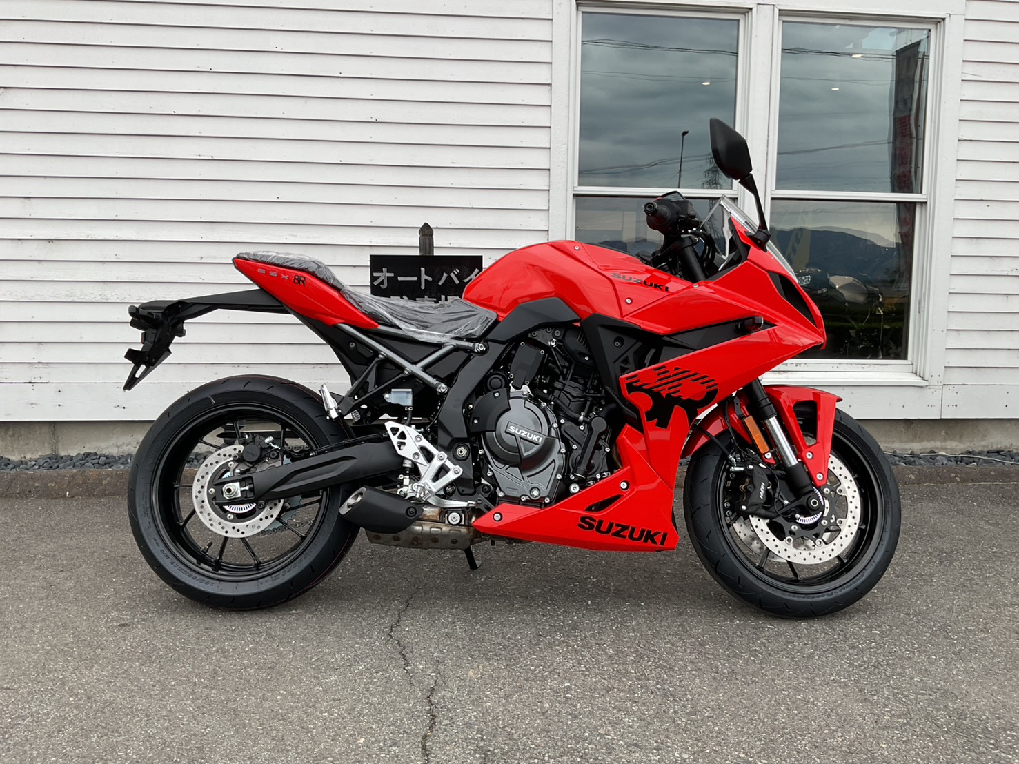SUZUKI GSX-8R