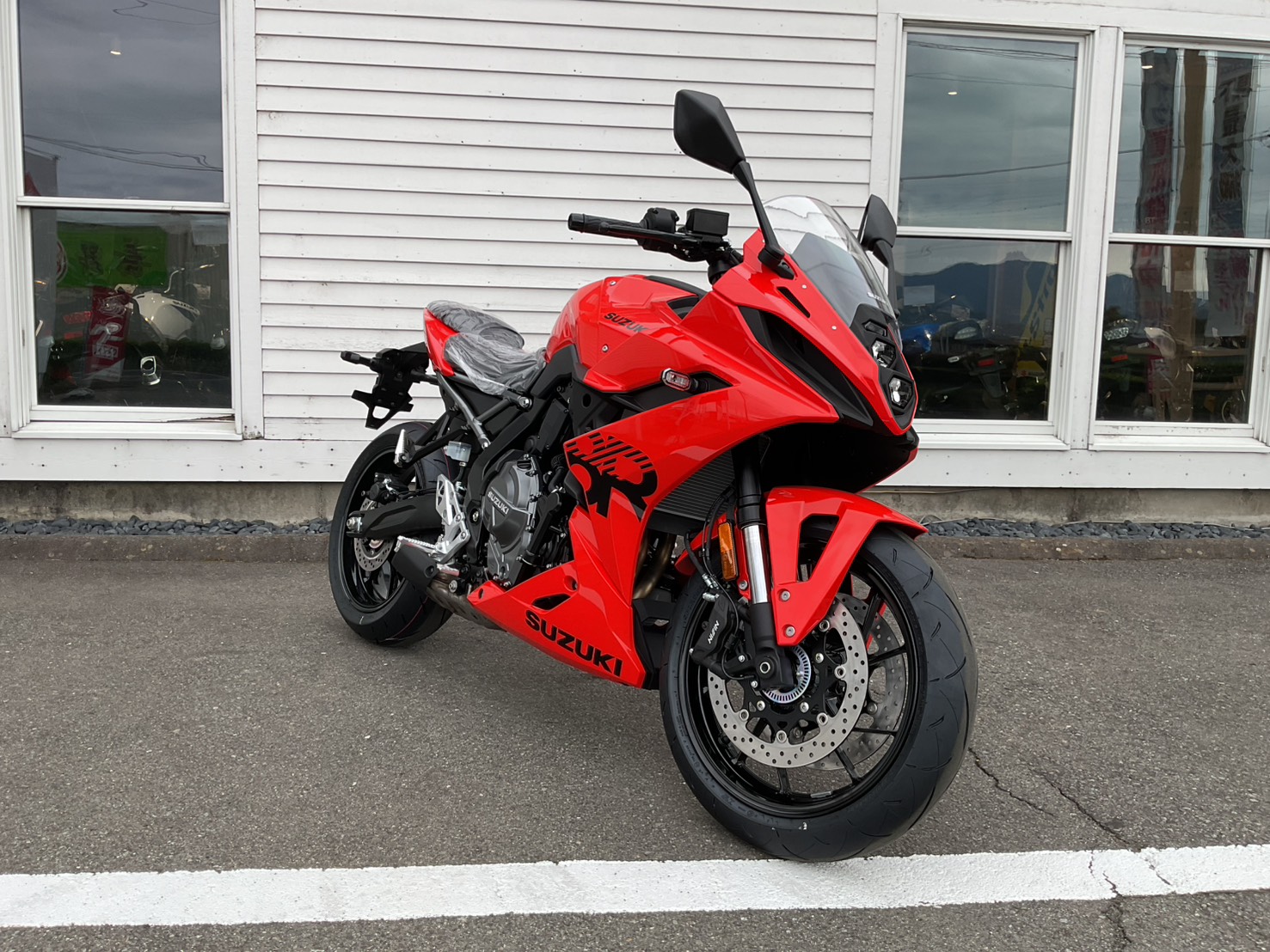 SUZUKI GSX-8R