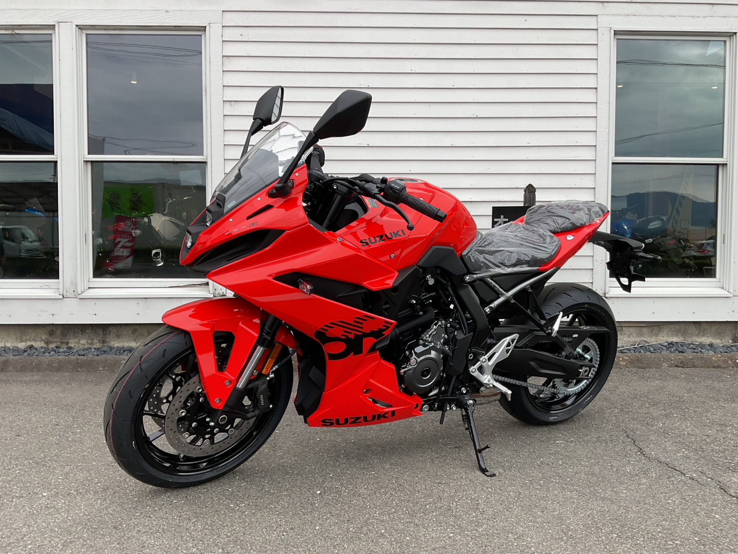 SUZUKI GSX-8R
