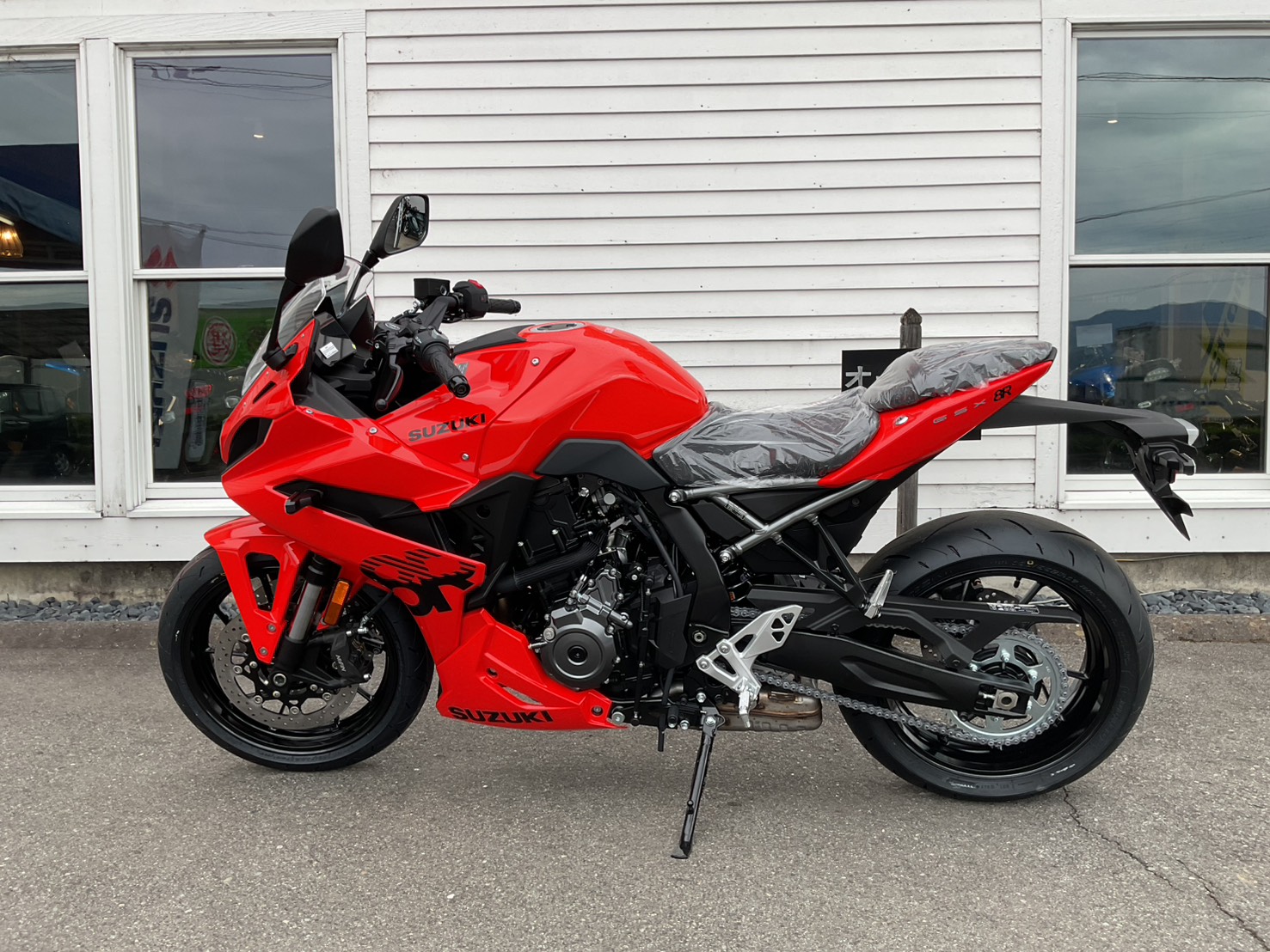 SUZUKI GSX-8R